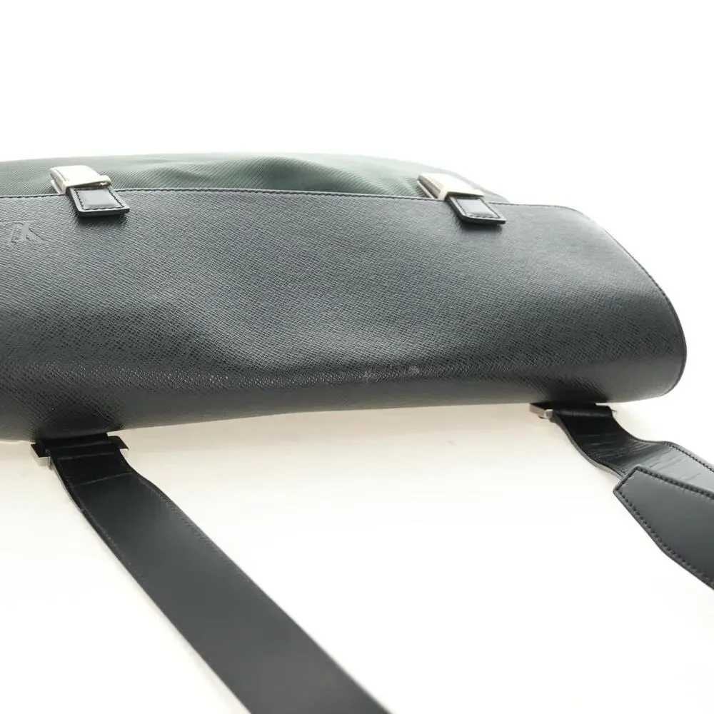 Louis Vuitton Taiga Saratov GM Shoulder Bag Black